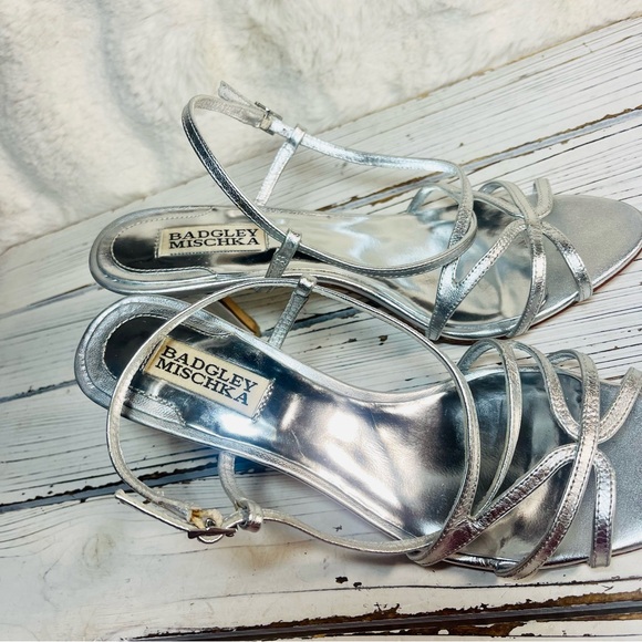Badgley Mischka Strappy Criss Cross Metallic Silver Leather Kitten Heel Sandals - Picture 11 of 15